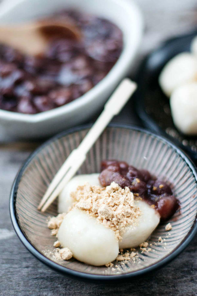 Kinako Mochi with Red Bean Paste - Food Fanatic